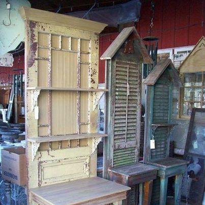 Old Window Shutters, Pallet Potting Bench, Potting Tables, Old Shutters, Doors Repurposed, Potting Bench, Window Shutters, Earthship, Old Door