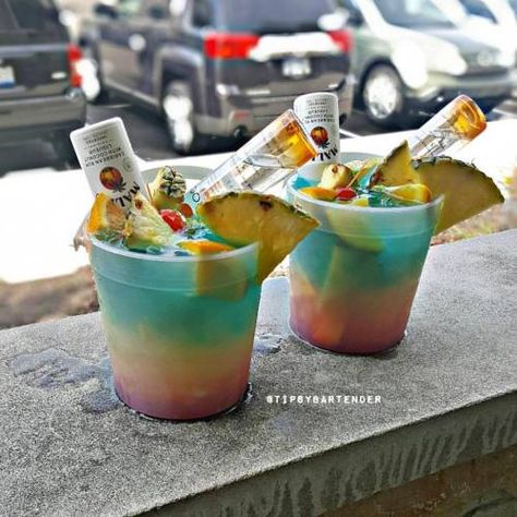 Ciroc Peach, Liliana Hearts, Fruity Alcohol Drinks, Vodka Blue, Peach Vodka, Drinks Recipe, Coctails Recipes, Malibu Rum, Candy Drinks