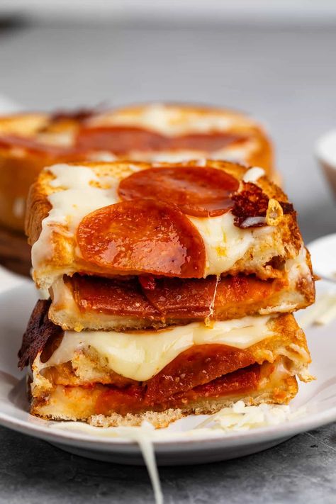 This Pizza Grilled Cheese is one of the best easy sandwich recipes - a classic grilled cheese with pizza flavors - pepperoni and pizza sauce! Pepperoni Pizza Grilled Cheese Sandwich, Grilled Pizza Sandwich, Pepperoni Grilled Cheese Sandwiches, Grilled Cheese Pizza Sandwich, Pepperoni Pizza Grilled Cheese, Pepperoni Grilled Cheese, Pizza Grilled Cheese Sandwich, Fun Pizza Recipes, Pizza Panini