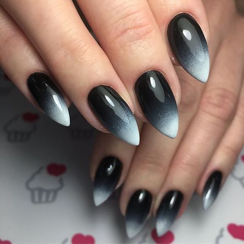 Ombre black and white Black And White Ombre Nail Designs, Black White Ombre Nails, Black And White Ombre Nails, Black Nail Art Designs, White Lace Nails, Purple Nail Art Designs, Black Ombre Nails, Gradation Nails, Purple Glitter Nails