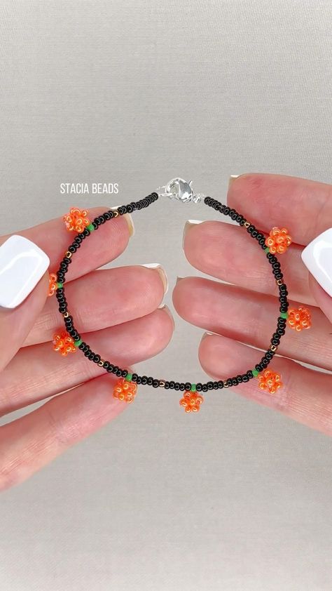 #beads #beading #halloween #tutorial #бисероплетение#braceletideas,#diyjewelry, #jewelrydiyideas, #jewelrybeads, #beads Making Beaded Bracelets, Halloween Beaded Jewelry, Jewelry For Summer, Summer Jewelry Trends, Pola Manik, Бисер Twin, Diy Beaded Rings, Halloween Tutorial, Gelang Manik-manik