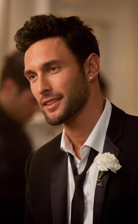 Noah Mills Men's Piercings Ears, Guys Ear Piercings, Noah Mills, Men's Piercings, Fragrance Campaign, Marlon Teixeira, Jon Kortajarena, Celebrity Dads, Ear Piercing