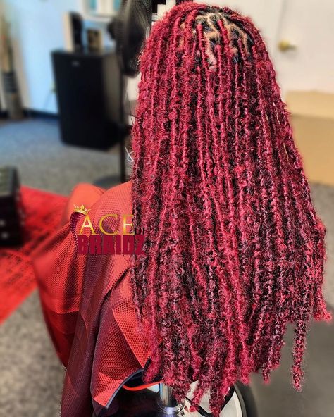 @_aceofbraidz on Instagram: “These fiery red locs are everything. No human hair was added to this install but it’s still w whole vibe sis. Book yours today. If you need…” Red Goddess Locs, Faux Locs Red, Red Butterfly Locs, Red Faux Locs, Long Loc Styles, Locs Color, Red Locs, Extension Styles, Colored Hairstyles