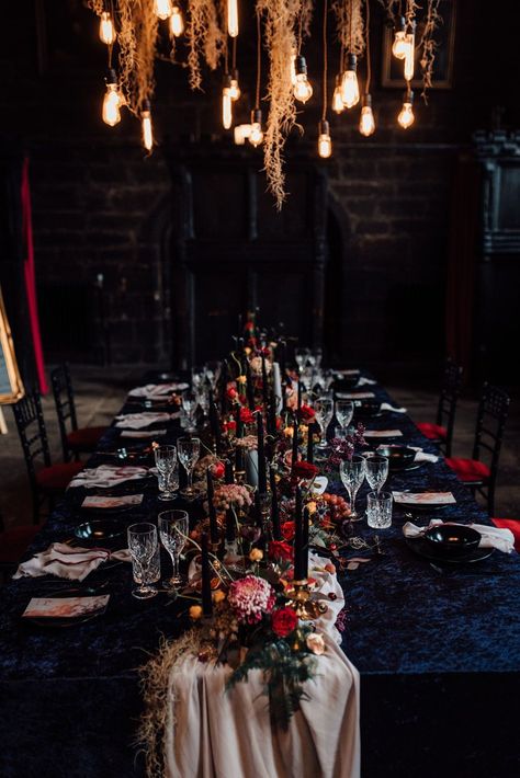 Beauty and the beast inspired moody wedding styling. Wedding design for a moody, winter decedent palette. #moodywedding #winterwedding Dark Romantic Wedding, Gothic Wedding Theme, Beauty And The Beast Wedding, Dark Wedding Theme, Halloween Themed Wedding, Jewel Tone Wedding, Goth Wedding, Dark Wedding, Bohemian Home Decor