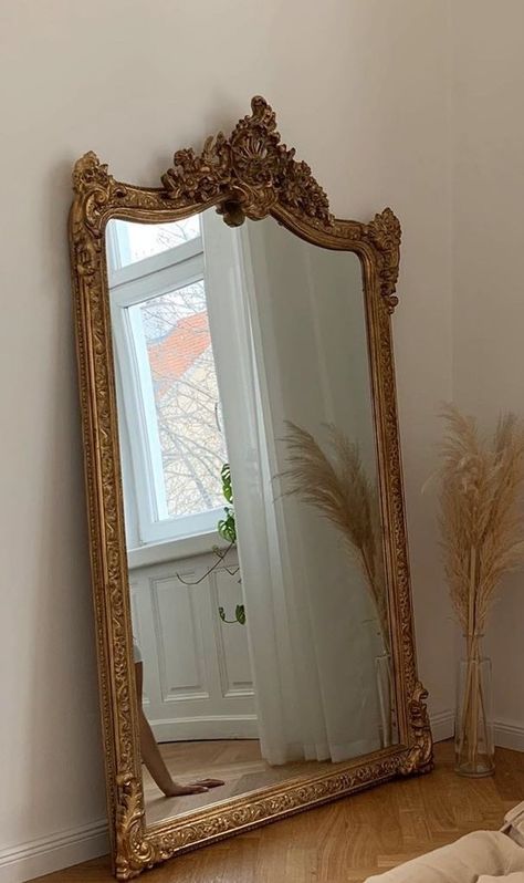 Big Vintage Mirror, White Picket Fence Ideas, Picket Fence Ideas, Large Vintage Mirror, Vintage Gold Mirror, Fence Designs, Elegant Mirrors, White Picket Fence, Fence Ideas