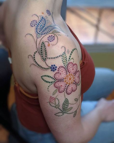 Metis Tattoo Ideas, Indigenous Flower Tattoo, Metis Tattoo, Metis Tattoos, Crocheting Tattoos, Indigenous Tattoo Ideas, Indigenous Tattoos, Tattooing 101, Metis Beadwork Patterns