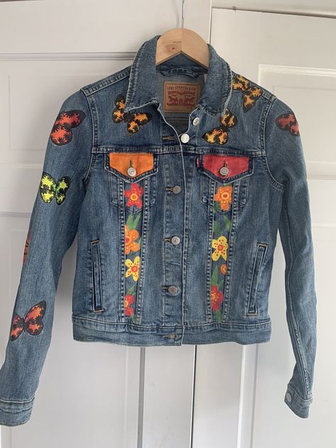 One Of A Kind Levi’s Hand Painted Artisan Jean Jacket Butterfly Floral Sz S | eBay Upcycle Jean Jacket, Patchwork Jean Jacket, Jackets Design, Snippet Roll, Denim Clothes, Painted Clothing, Custom Denim Jacket, Embellished Denim Jacket, Hand Painted Clothing