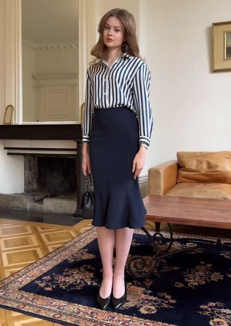 Conservative Office Outfits, Skirt And Shirt Outfits Formal, Fluffy Shirt Outfit, Office Skirt Outfits Women, Office Outfits Women Skirt, Work Skirt Outfit, Elegant Outfit Classy, Corporate Attire, Stylish Work Attire