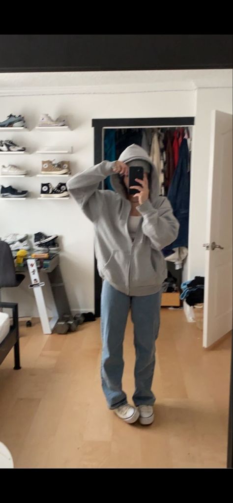 baggy fit outfitideas baggyoutfit beanie hoodie cutefit Baggy Pants And Jacket Outfit, Baggy Jeans With Sweatshirt, Grey Hoodie With Jeans, Sweatshirt Fits Aesthetic, Sweatpants Baggy Shirt, Outfits With Gray Hoodie, Grey Sweater Jeans Outfit, Over Sized Hoodies Outfits, Cute Outfits With Baggy Pants