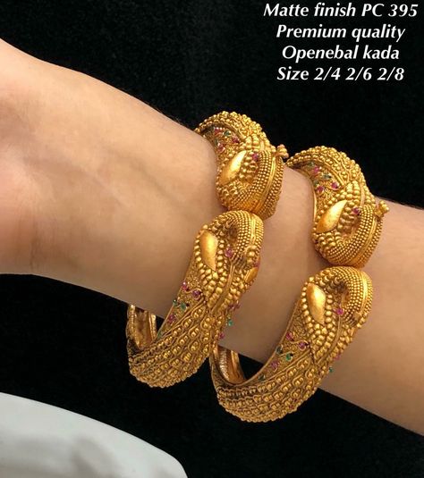 Kada Design, Gold Kangan, Temple Earrings, Golden Bangles, Punjabi Jewelry, Simple Necklace Designs, Gold Kada, Unique Gold Jewelry Designs, Bridal Jewellery Inspiration