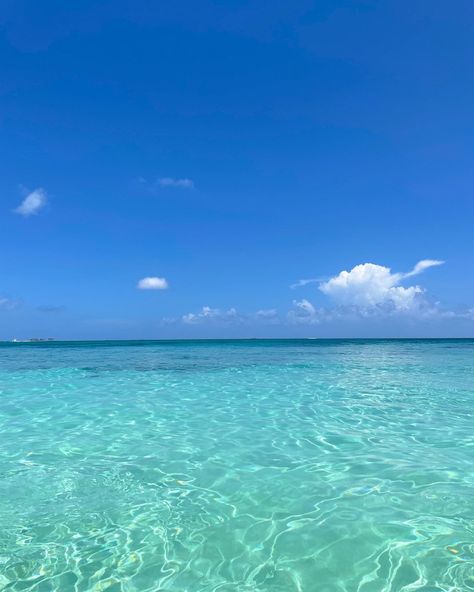 Clear ocean water | Bahamas | ocean | sea | beach | clouds | aesthetic | Bahamas Water, Clear Ocean Water, Beach Clouds, Clear Ocean, Clouds Aesthetic, Ocean Water, Sea Beach, Bahamas, Water