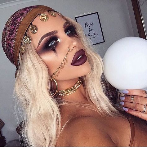 Fortune teller gypsy Halloween costume makeup Halloween Makeup Witch, Make Carnaval, Halloweenský Makeup, Halloween Make-up Looks, Halloween Makeup Pretty, Pretty Halloween, Halloween Makeup Inspiration, Halloween Tattoo, Halloween Costumes Makeup