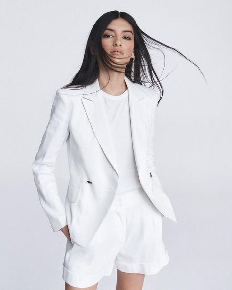 Shop Blazers for Women in Sleek, Modern Styles | rag & bone Shoes For Shorts, Casual Neutral Outfits, Types Of Blazers, White Linen Blazer, Women Work Outfits, Blazer Outfits Casual, Neutral Outfits, Summer Blazer, Yacht Party