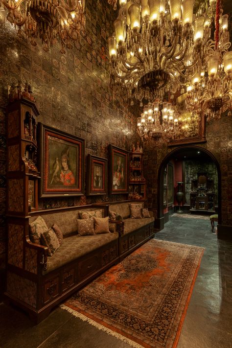 Sabyasachi Store, Antique Store Aesthetic, Gold Bengal, Royal Room, Royal Decorations, Royal Indian, Painted Tiles, Store Design Boutique, Indian Interiors