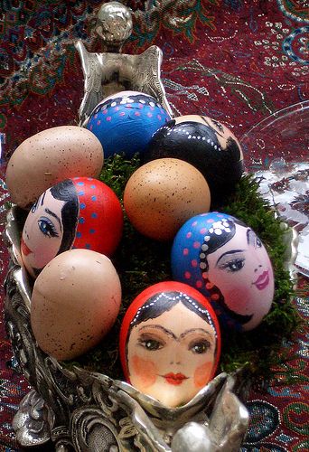 Eggs decorated for Norouz, the Persian New Year. Paint confetti eggs to look like guests at party family friends if you get that egg you have to egg that person on the night Jewish Passover, Iranian New Year, Haft Seen, Persian New Year, Norma Shearer, Persian Cuisine, Painted Eggs, Technology Consulting, Holidays Around The World