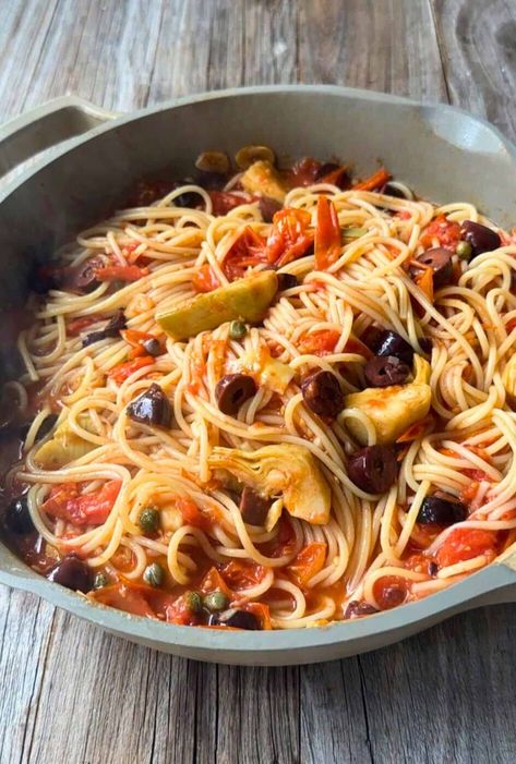 Pasta With Artichokes And Olives, Spaghetti With Olives, Fresh Pasta Sauce Recipes, Artichoke Pasta Recipes, Mediterranean Pasta Recipes, Pasta With Kalamata Olives, Olive Pasta Recipes, Pasta With Garlic And Olive Oil, Olive Oil Pasta Sauce