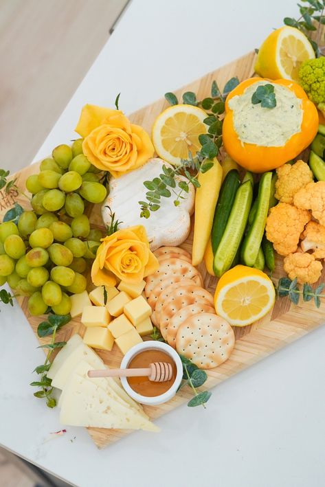 Lemon Themed Party, Lemon Themed Bridal Shower, Fashionable Hostess, Dinner Party Themes, Green Veggies, Yellow Foods, Summer Baby Shower, Veggie Dip, Bridal Shower Food