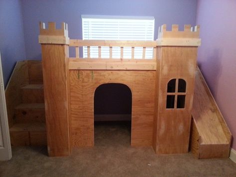 castle bed Diy Princess Castle, Castle Loft Bed, Princess Loft Bed, Princess Bunk Beds, Loft Bed Stairs, Princess Castle Bed, Bunk Beds For Girls Room, Bed Loft, Girls Bunk Beds