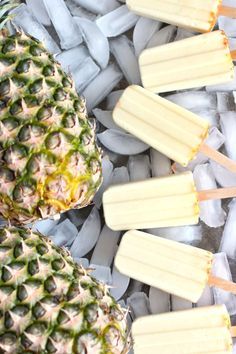 love these at disney!!! Dole Whip Creamy Pineapple Popsicles Recipe Dole Whip Popsicles, Pineapple Popsicles, Recipes Pineapple, Hemgjord Glass, Weight Watcher Desserts, Popsicles Recipe, Pineapple Recipes, Homemade Popsicles, Dessert Aux Fruits