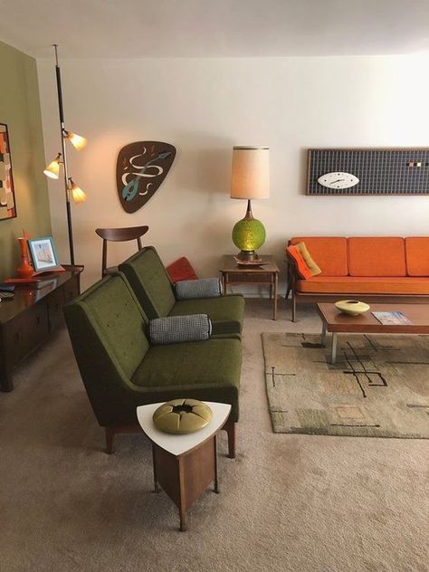 a boho mid century modern living room with green, rust, neutral items, lamps and quirky artworks Mid Century Modern Living Room Design, Mid Century Modern Living Room Furniture, Mid Century Living Room Decor, Modern Bohemian Living Room, Table Halloween, Minimalist Space, Mid Century Living, Mid Century Living Room, Mid Century Modern Living