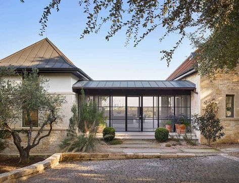 European style home in Texas with a mid-century modern twist Home Designs Exterior, Mid Century Exterior, European Style Homes, Modern Farmhouse Exterior, Front Entrance, Farmhouse Exterior, Pole Barn Homes, Style At Home, Barndominium