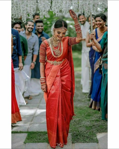 South Indian Bride Tamil Wedding Sarees, Red South Indian Wedding Saree, Red Wedding Saree South Indian, Tamil Bridal Saree, Tamil Bride Traditional Saree, Tamil Wedding Bride, Red Bridal Saree South Indian, Hindu Wedding Saree, Tamil Wedding Saree