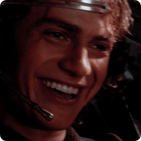 Jumper With Holes Outfit, Anakin Skywalker Widget, Aniken Skywalker Pfp, Anakin Smiling, Anakin Skywalker Yellow Eyes, Anakin Skywalker Smiling, Anakin Skywalker Icon, Anakin Vader, Anakin And Padme