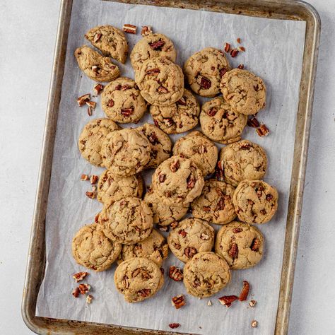 Maple Pecan Cookies, Maple Icing, Maple Cookies, Chocolate Chip Pudding Cookies, Cookies Gluten Free, Pecan Cookies, Instant Pudding Mix, Maple Pecan, Cookie Dough Balls