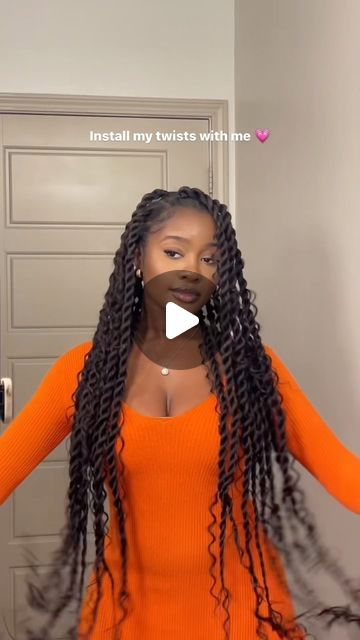 Anne-Audrey on Instagram: "Do my hair with me for the AFCON final weekend 🥰 Btw orange is a winning color 😌🫶🏽🇨🇮 . . . . . . #islandtwists #senegalesetwists #passiontwists #twisthairstyles #quickhairstyles #jumbotwists #hairtutorial #easyhairstyles #protectivehairstyles" Ginger Sengelese Twist, Twist Braids Hairstyles Colors, Side Part Passion Twist, Extension Twists Hairstyles, Singalese Twist Hairstyles, Orange Braids Black Women, Twists Black Women Hairstyles, Marly Twist Long, Colored Twists Braids Black Women