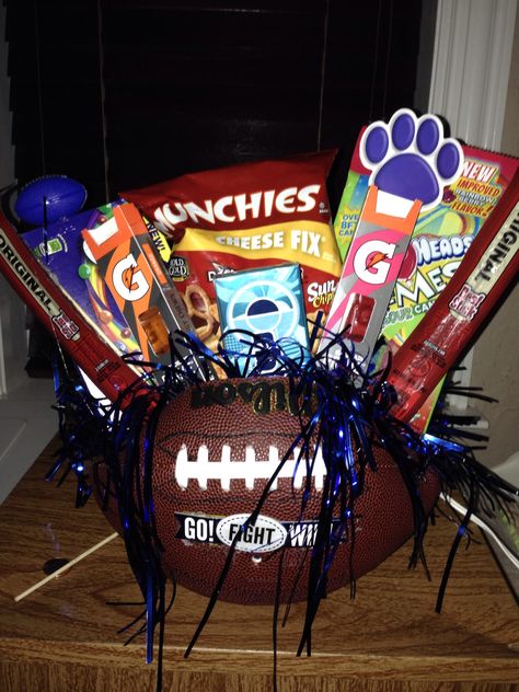 Football buddie Locker Buddy Ideas Football Players, Cheer Up Gift Basket For Him, Game Day Basket Football, Football Buddy Gifts Ideas, Football Game Basket Ideas, Last Football Game Gifts, Game Day Gifts For Boyfriend Football, Football Baskets For Players, End Of Football Season Gifts