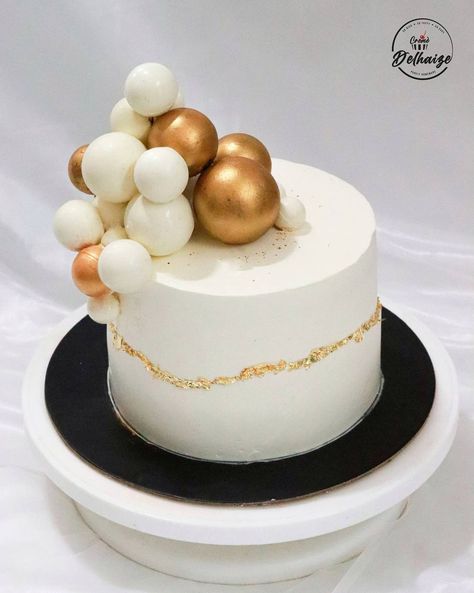 Cake With Balls Decoration, Chocolate Ball Cake, 30th Anniversary Cake, Gold Leaf Cake, Gold Leaf Cakes, Chocolate Ball, Cake With Gold, Edible Gold Leaf, Ball Cake