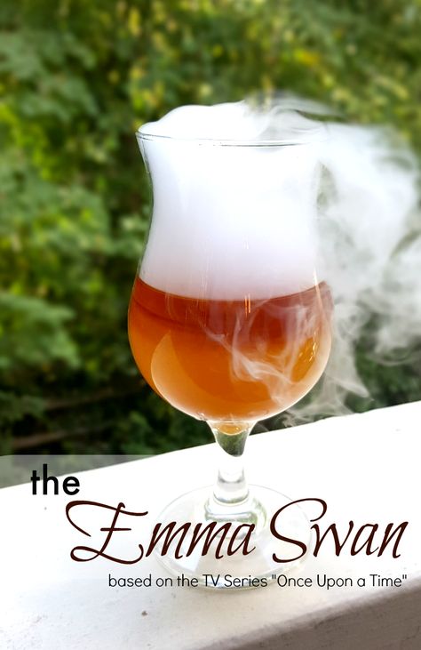 The Emma Swan - Once Upon a Time Themed Drink Papa Recipe, Themed Drinks, Vanilla Vodka, Boozy Drinks, Drinks Alcohol, Vodka Drinks, Emma Swan, Disney Party, Drink Recipe