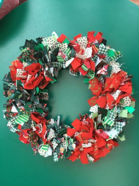 Rag Wreath Christmas, Christmas Rag Wreath Diy, Christmas Fabric Wreaths, Christmas Fabric Wreath, Fabric Christmas Wreaths To Make, Christmas Rag Wreath Ideas, Clothes Pin Christmas Crafts, Christmas Wresth, Fabric Christmas Wreath