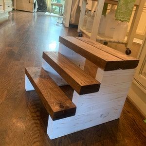 Step Stool Diy, Farmhouse Stools, Step Stools, Dog Stairs, Step Stool Kids, Garden Life, Door Steps, Indoor Doors, Wood Stool