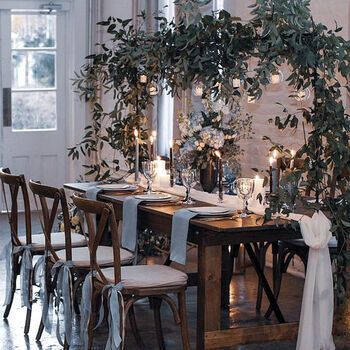 Christmas Table Decorations: Everything You Need For Your Party Dining Lights, Floating Centerpieces, Wedding Pieces, Centerpiece Christmas, Christmas Dining Table, Christmas Dinner Table, Backyard Renovations, Space Storage, Outdoor Stuff