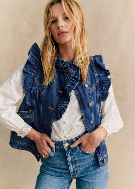 Sleeveless denim jacket;Button fastening;Gathered ruffle around neckline and armholes ;Pockets with button closure ;Length from shoulder 58 cm / 22.8 in (for a S) Outfits With Jean Jacket, Sezane Outfits, Dark Denim Jacket Outfit, Yeehaw Outfits, Elsa Style, Western Inspired Outfits, Denim Vest Outfit, Jeans Upcycle, Casual Denim Outfits