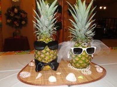 Bridal Shower Food Idea Luau Centerpieces, Hawaiian Bridal Shower, Luau Bridal Shower, Pineapple Centerpiece, Beach Bridal Showers, Tropical Bridal Showers, Tropical Bridal, Luau Wedding, Fiesta Tropical