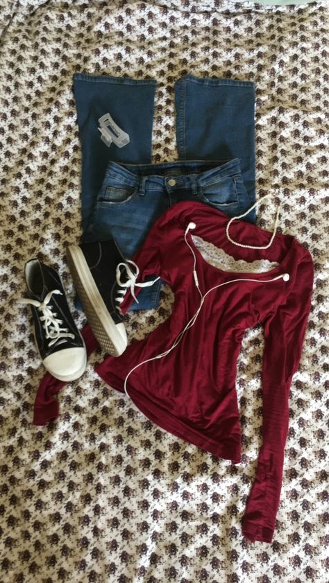 Outfits 2023 Summer, Gilmore Girls Outfits, Foto Glamour, Mode Emo, 2023 Fashion Trends, Shimmery Dress, Downtown Outfits, Downtown Girl, Sweater Fits