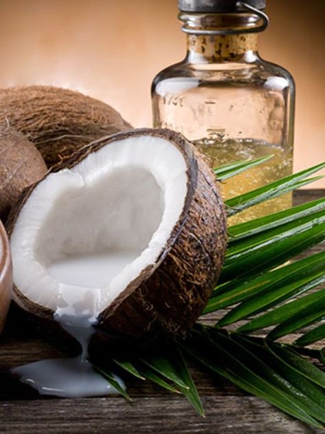 Organic Coconut Oil Mct Oil Benefits, Toxic Skincare, Mct Oil, Best Beauty Tips, Oil Benefits, Calorie Intake, Fatty Acids, Skin Protection, Organic Ingredients