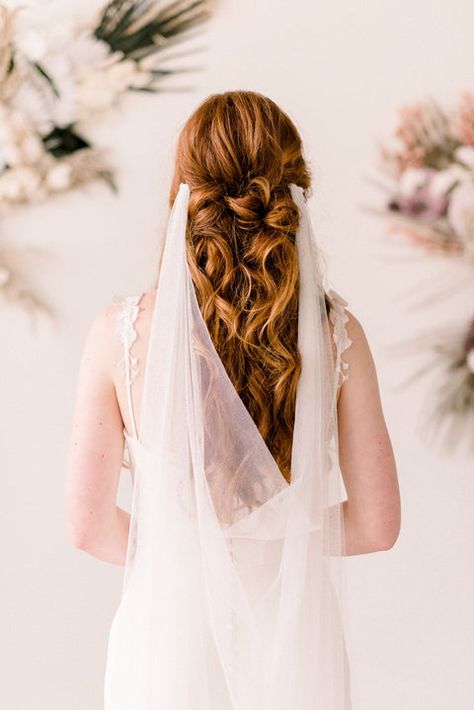 Drape Veil Hair Down, Drape Veil Hairstyle, Draped Veil Hair Down, Draped Veil, Drape Veil, Short Veils Bridal, Veil Ideas, Cape Veil, Bridal Veils And Headpieces