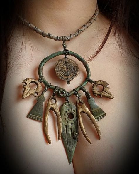 Karen Dixon on Instagram: "SOLD - Another rustically ancient necklace, created from a mixture of artefacts (including two Viking ones), and aged porcelain amulets. Available now in my Etsy shop. . . . #neckloftheday #vikingnecklace #ancientnecklace #rusticenecklace #rusticjewellery #rusticjewelry #fauxbone #vikingartefacts #pagan #artefacts #amulets #norse #vikingjewellery #mixedmedia #rustic #norsemythology #viking #paganjewelry #paganjewellery #viking #pagannecklace #multimedia #ironpyri Polymer Clay Viking Jewelry, Viking Spine Tattoo, Viking Diy, Viking Amulet, Norse Necklace, Ancient Necklace, Ice Necklace, Pagan Necklace, Pagan Art