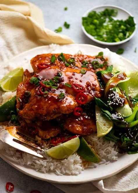 Pile of Asian Chilli Chicken served over rice with steamed asian greens on the side Quick Chicken Dishes, Recipe Tin Eats, Tin Eats, Quick Chicken Dinner, Recipetin Eats, Recipe Tin, Chilli Chicken, Asian Flavors, Poultry Recipes