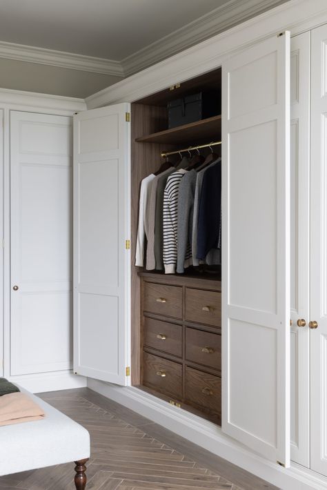 Bedroom - Humphrey Munson Luxury Fitted Wardrobes, Built In Closet Bedroom, Built In Closet Wall Bedroom, Built In Closet Ideas, Built In Wardrobe Ideas, Luxury Dressing Room, Closet Tips, Traditional Wardrobe, Fitted Wardrobes Bedroom