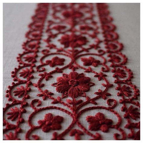 Yumiko higuchi embroidery Red Floral Embroidery, Yumiko Higuchi, Neck Patterns, Winter December, Diy Broderie, Hand Embroidery Videos, Border Embroidery Designs, Bead Embroidery Patterns, Hand Work Embroidery