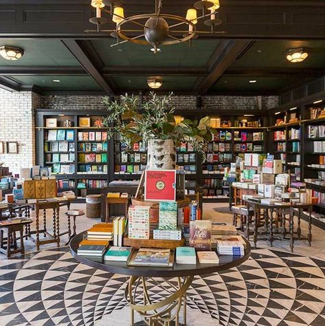 Bookstore Ideas, Bookshop Café, Bookstore Design, Oxford Exchange, Library Cafe, Book Restaurant, Bookstore Cafe, Tampa Bay Florida, Dream Library