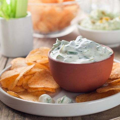 Cucumber Dip, Chips And Dip, Snack Dip, Yummy Dips, Appetizer Dips, Dip Recipes, Appetizer Snacks, Guacamole, Good Eats