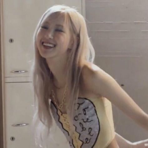 Rosé Laughing, Rosé Cute Blackpink, Rosé Smile, Rosé Lq Icons, Rosé Blackpink Icons, Rosé Lq, Smile Icon, Rose And Rosie, Rose Pictures