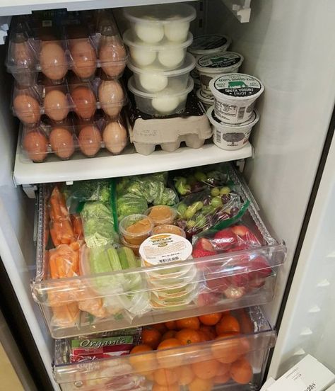 Kids (and adults) refrigerator snack drawer all prepped thanks to the kids helping out today!  The kiddos are food prepping their own snacks for the week. (Getting them involved is the best way to get kids to eat the good stuff!) Various fruits and vegetables (shop the sales!) Rinsed &... Refrigerator Snack Drawer, Vegetables Shop, Snack Drawer, Food Prepping, Snacks Kids, Vegetable Shop, Pasti Sani, Clean Food Crush, Food Crush