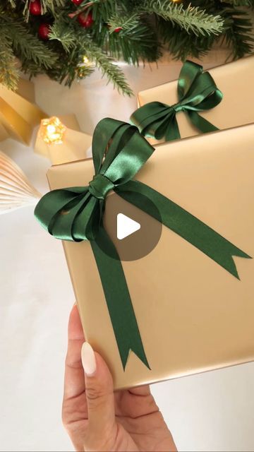 Chantel Mila Ibbotson on Instagram: "Turn your extra ribbon into these gorgeous bows 🎁 this trick is so quick + easy and is the perfect finishing touch on your gifts ♥️ save this video for when you start gift wrapping! Are you an early shopper, or do you leave it to the last minute? 🎄gold wrapping paper from @kikki.k   #christmas #christmasdecor #christmastime #christmasmood #giftwrapping #giftwrappingideas #tipsandtricks #mamamilastips #hometips #homehacks" Bow Present Ribbon, Gift Wrapping Ideas Bows, How To Make Gift Bows With Ribbon, How To Wrap Presents With Ribbon, How To Wrap A Bow On A Present, Tie Ribbon On Gift, How To Make A Gift Bow, Rapping Gifts, Chantel Mila