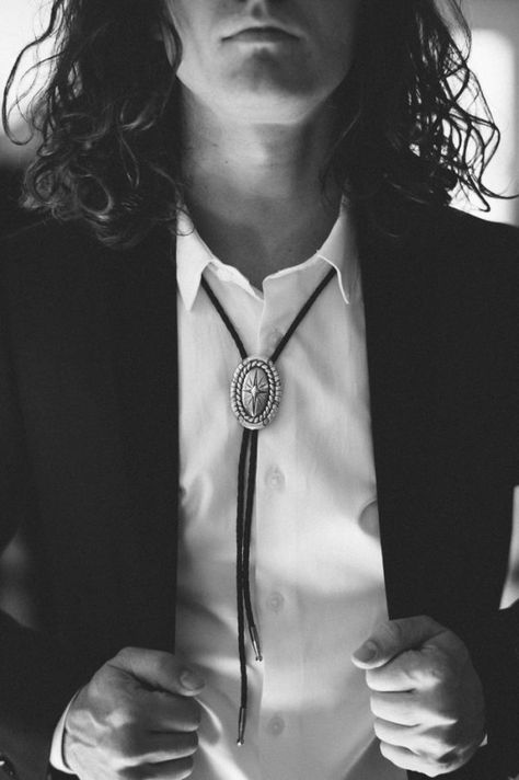 Bolo Tie Outfit Mens Casual, Bolo Tie Men Outfit Casual, Bolo Tie Men, Tie Outfit, Groom Ties, Wedding Image, Estilo Country, Western Wedding, Desert Wedding